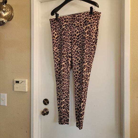 Torrid leopard print pixie pants - Picture 3 of 8